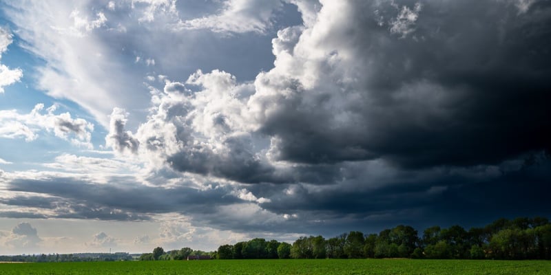 Bild von aufziehenden dunklen Wolken