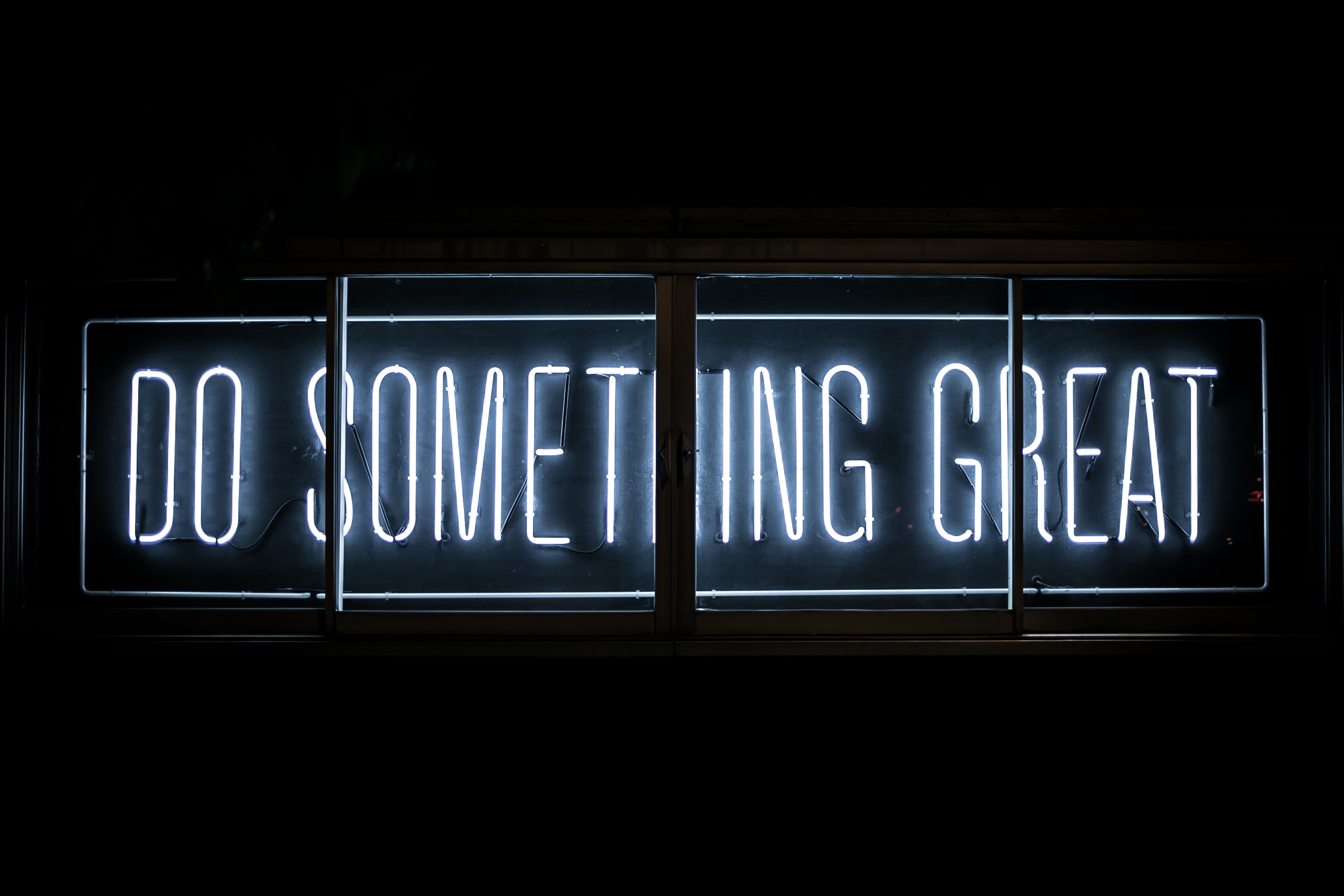 Ein Schild mit der Aufschrift Do something great