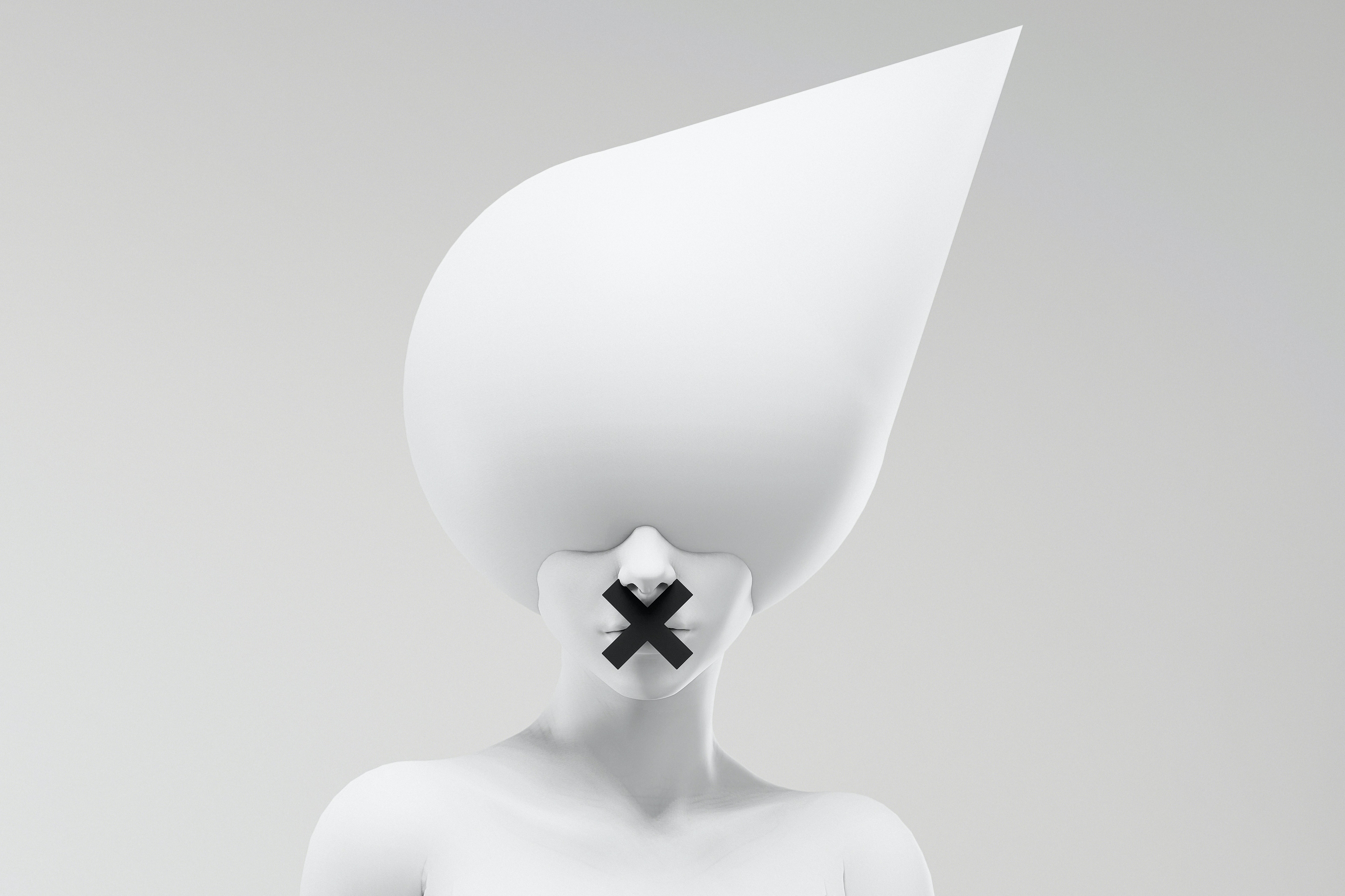 Figur mit zugeklebtem Mund