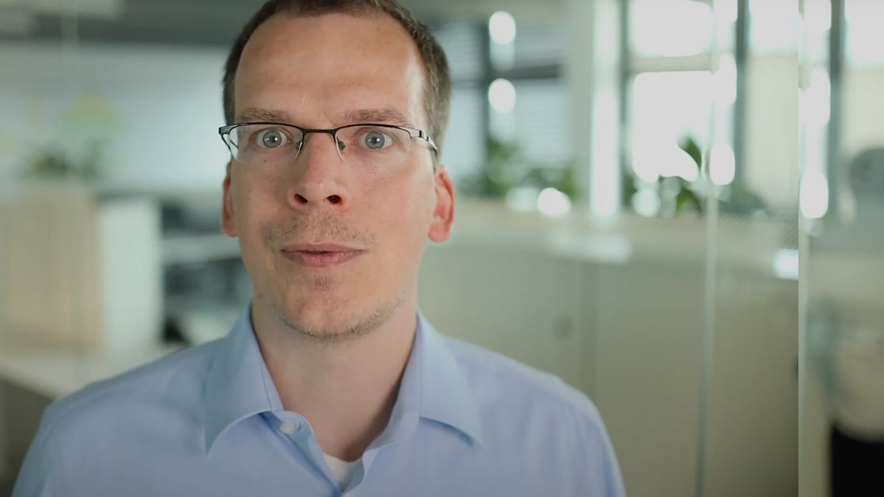 Szene aus Interview mit Dominik Josten im Gespräch